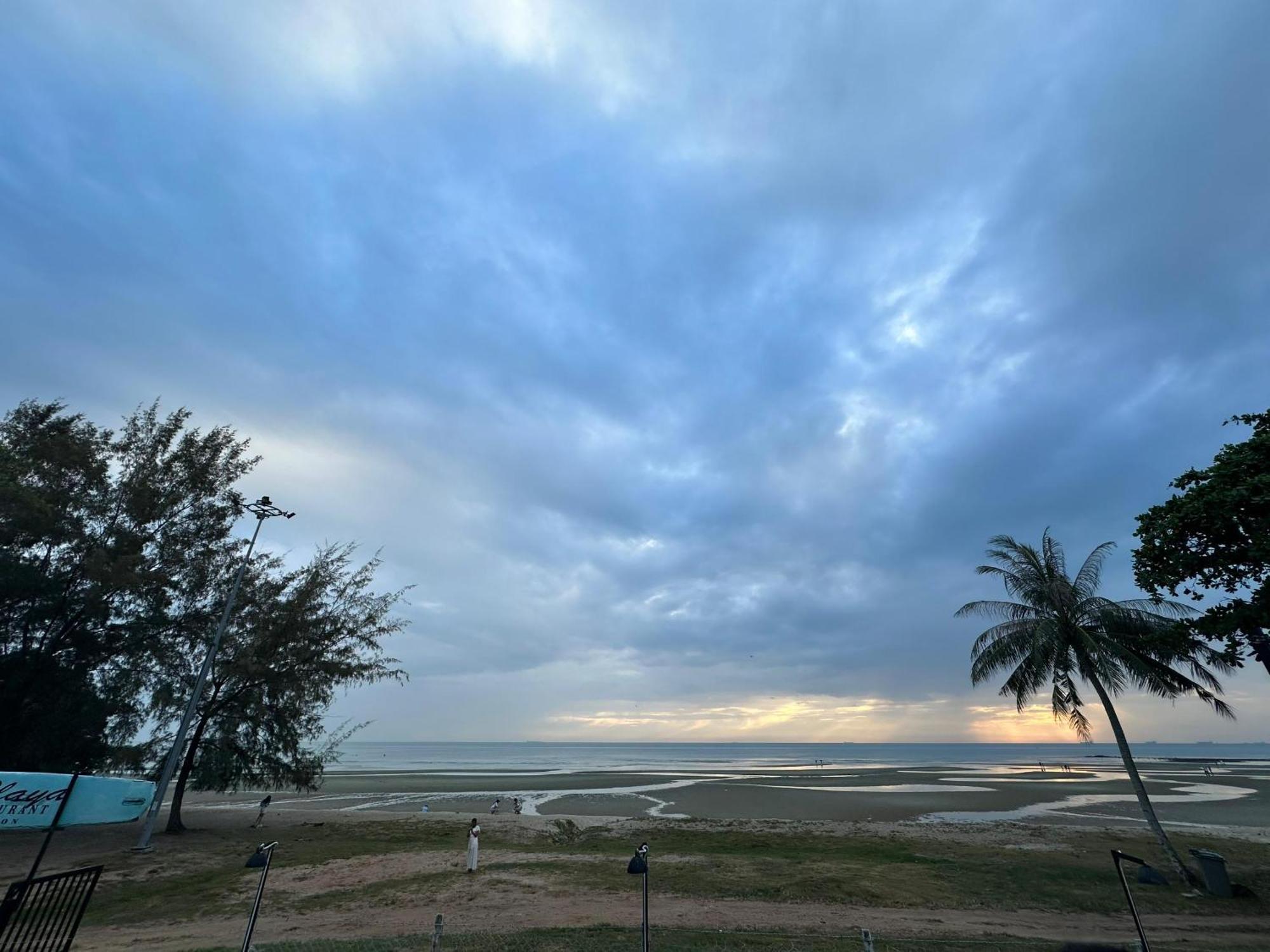 Luxpro Beachfront Homes Port Dickson Eksteriør bilde